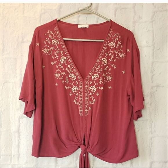 EYESHADOW Embroidered BOHO Oversized Knotted Front Top - Picture 1 of 7
